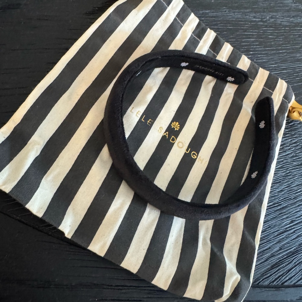 Lele Sadoughi Slim Black Velvet Headband - Picture 2 of 3